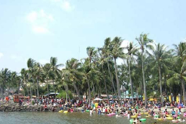 Pengunjung Ancol Membludak...