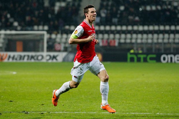 Ajax Daratkan Viergever...