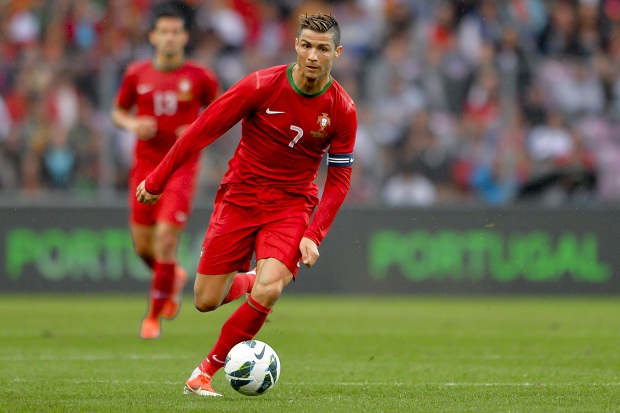 Ronaldo Kembali Mengalami...