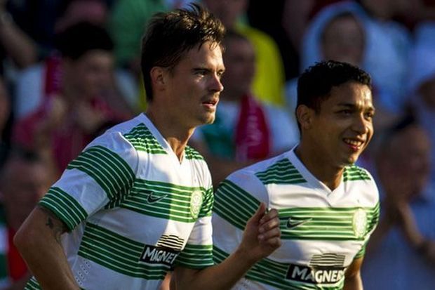 Dua Pemain Celtic Perpanjang...