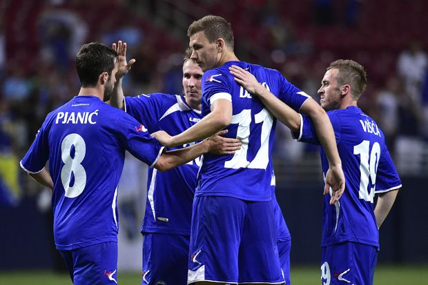 Dua Gol Edin Dzeko Bungkam...
