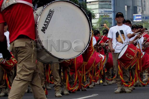 Marching Band Meriahkan...