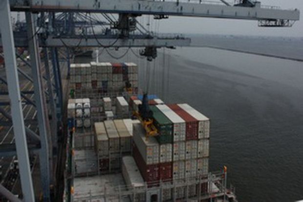 Pelabuhan Tanjung Priok...