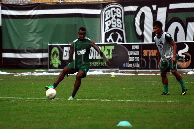 Bongkar Striker Demi...