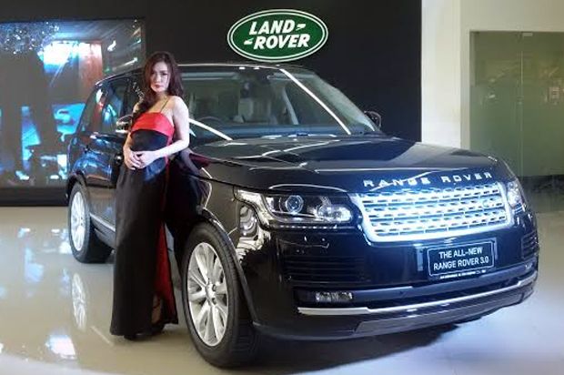 Keluarnya Range Rover...