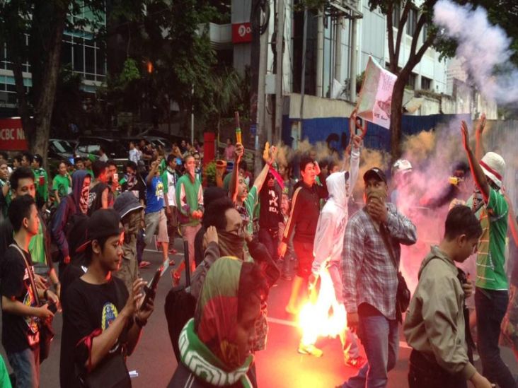Aremania Serahkan Kasus...