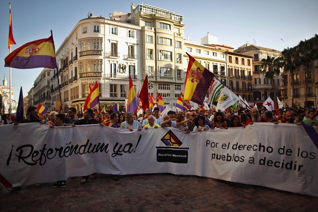 Spanyol Memanas, Kerajaan...