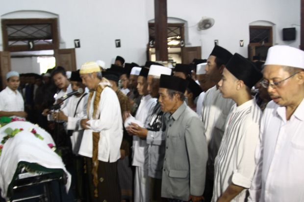 Mbah Idris Pengasuh...