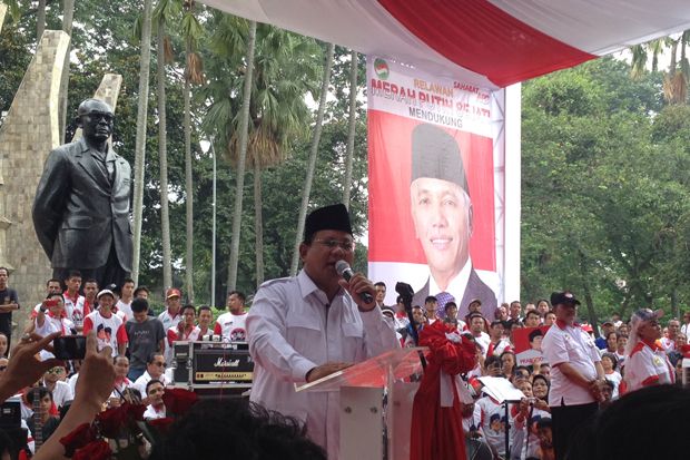 Prabowo Mengaku Dikelilingi...