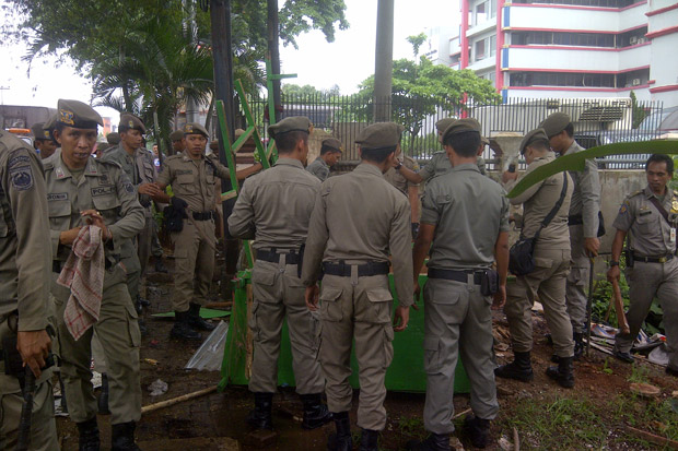 Puluhan Warung Remang-remang...