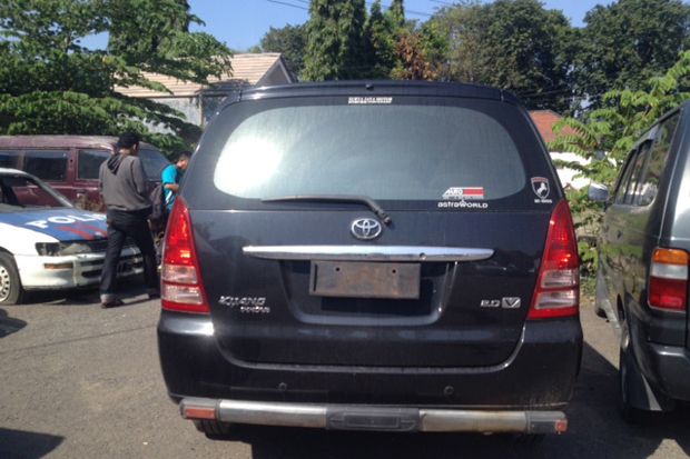 Kemudikan Mobil Dinas...
