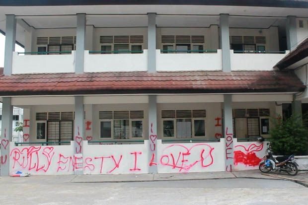 Diputus Pacar, Mahasiswa...