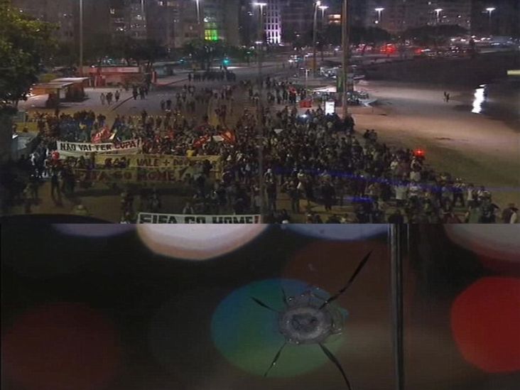 Demonstran Anti Piala...