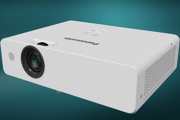 Proyektor Panasonic...