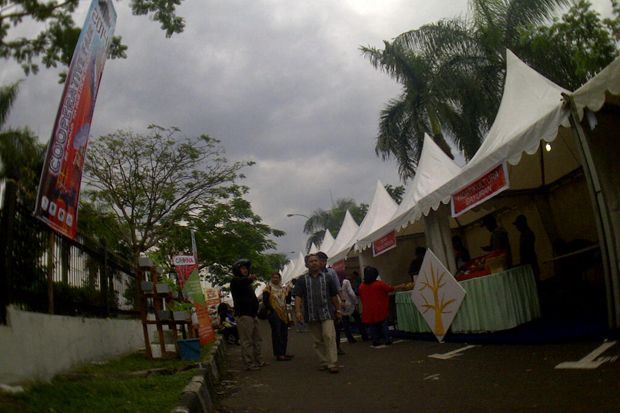 300 Stan Produk Lokal...