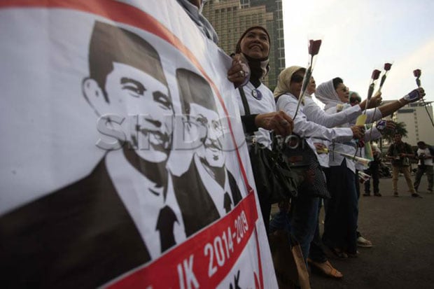 Relawan Bagi-bagi Poster...