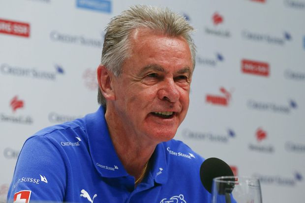 Hitzfeld Soroti Serangan...