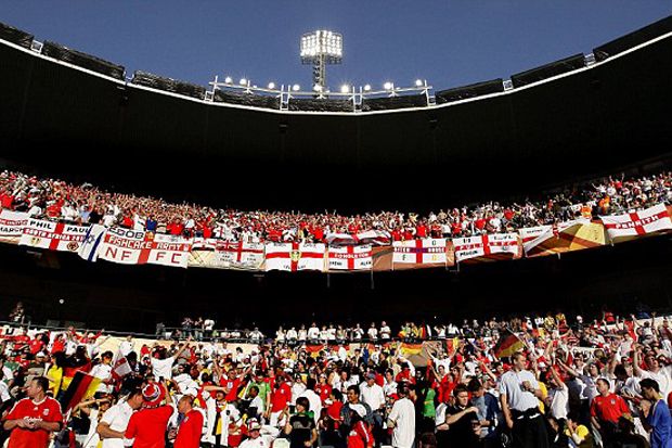 Fans Inggris Ogah Lakukan...