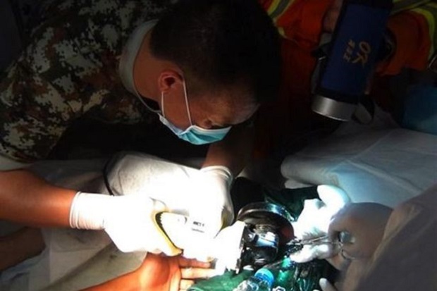 Terpeleset, Kemaluan...