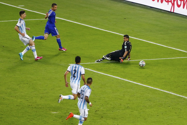 Argentina Amankan Poin...