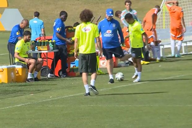 Scolari Tendang Alves...