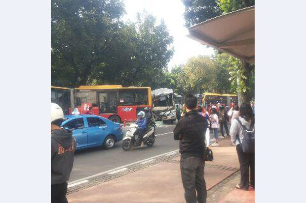 Kecelakaan di Monas,...