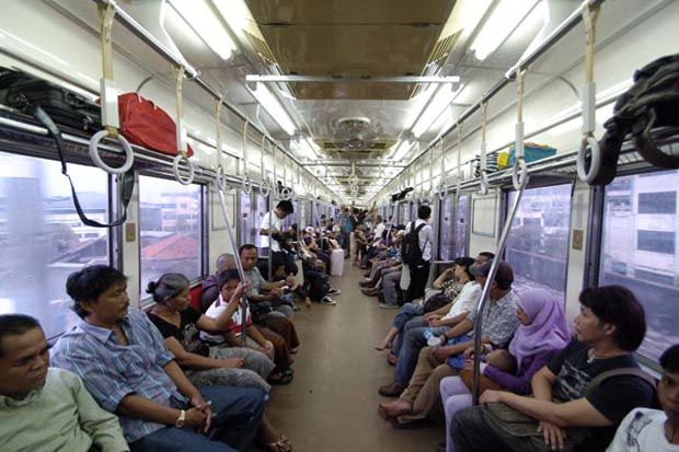 Naik Commuter Line Tak...