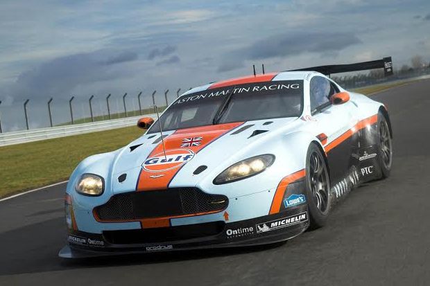 Mobil Balap Aston Martin...