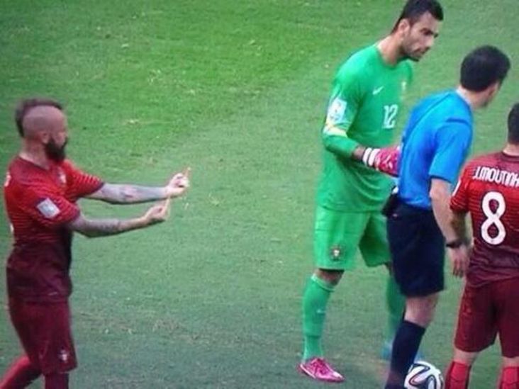 Meireles Acungkan Jari...
