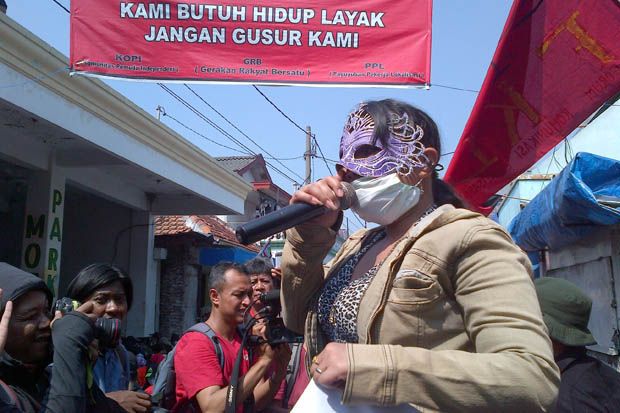 Massa Penolak Penutupan...