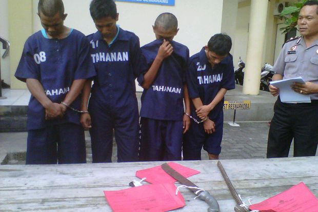 Bocah 13 Tahun Pimpin...
