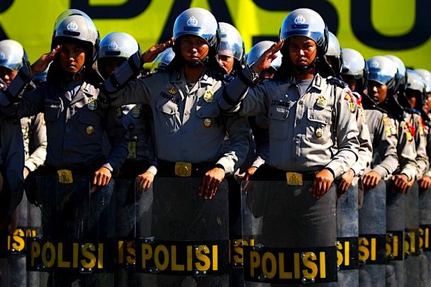 Warga Polisi dari Lokalisasi...