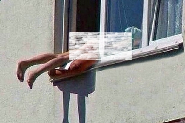 Berjemur di Balkon Tanpa...