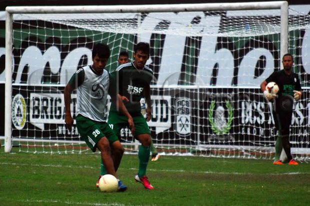 Elang Jawa Cari Kelemahan...