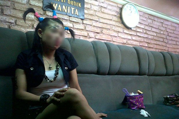 Protes Penutupan Dolly,...