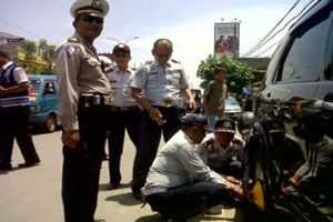 Parkir Sembarangan,...