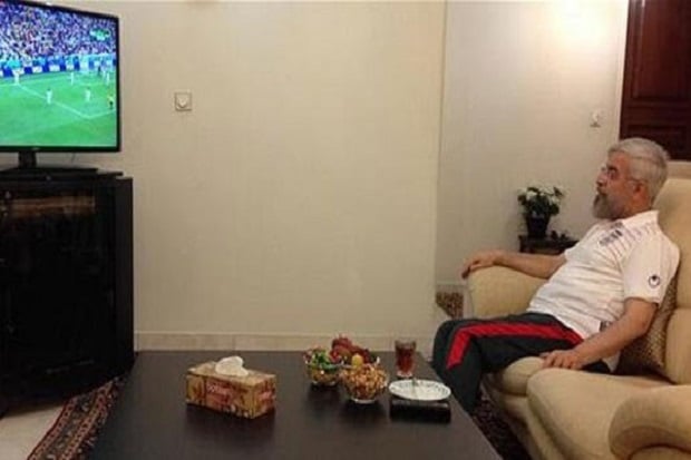 Gaya Santai Rouhani...