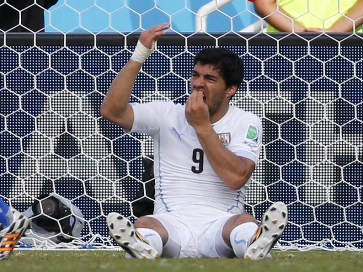Suarez Diharamkan Main...