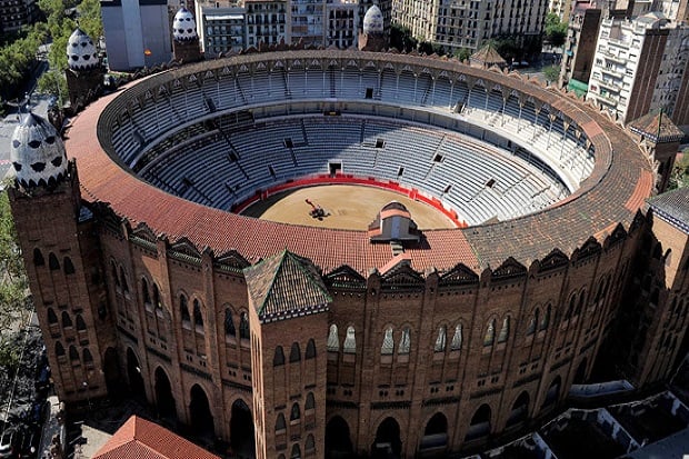 Arena Adu Banteng Ini,...