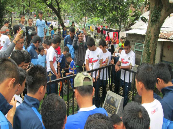 Timnas U19 Berziarah...