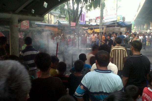 Toko Kembang Api di...