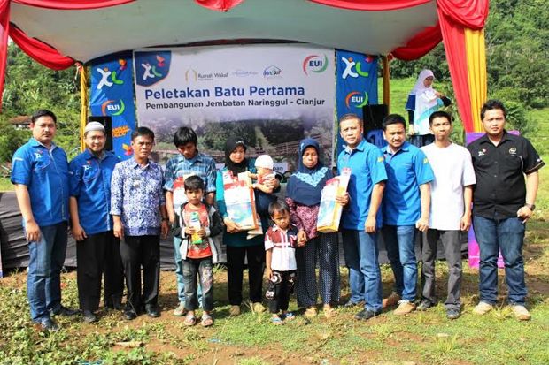XL dan RWI Bangun Jembatan...