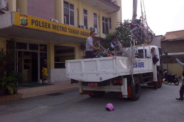 Parkir Sembarangan,...