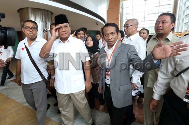 Prabowo Ingatkan Relawan...