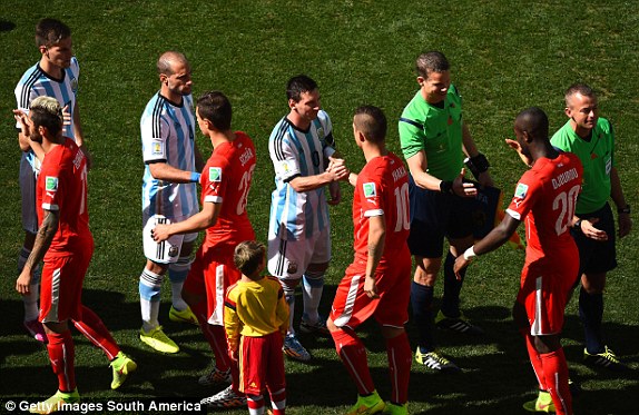 Messi Kesulitan Jebol...