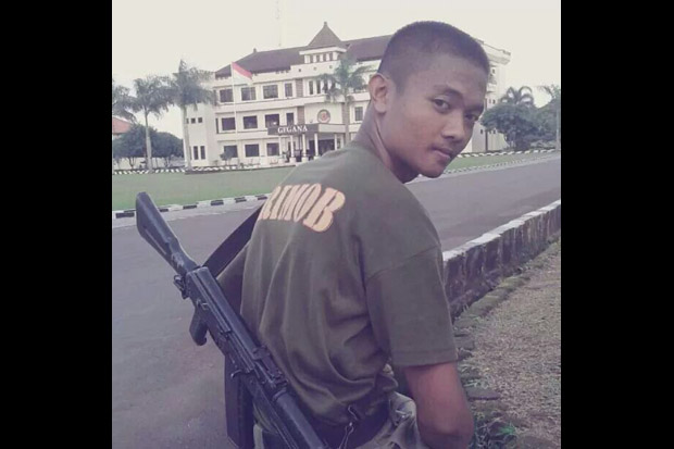 Anggota Brimob yang...
