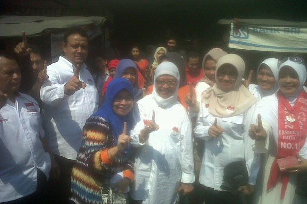 Blusukan ke Pasar, Okke...