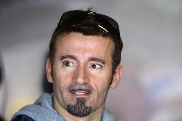 Max Biaggi Kembali ke...