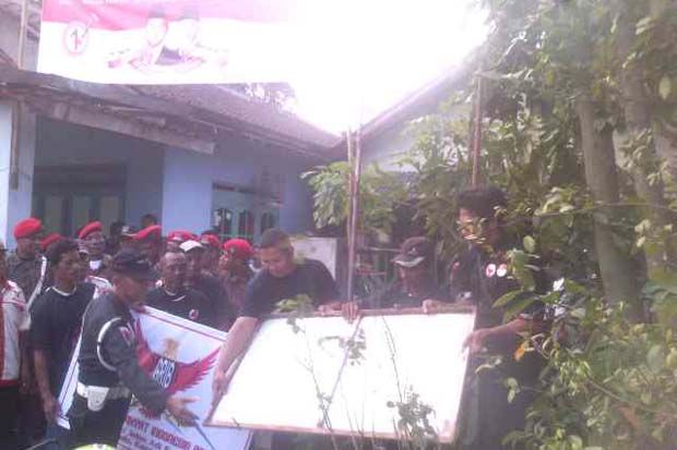 Copot Seragam, Satgas...
