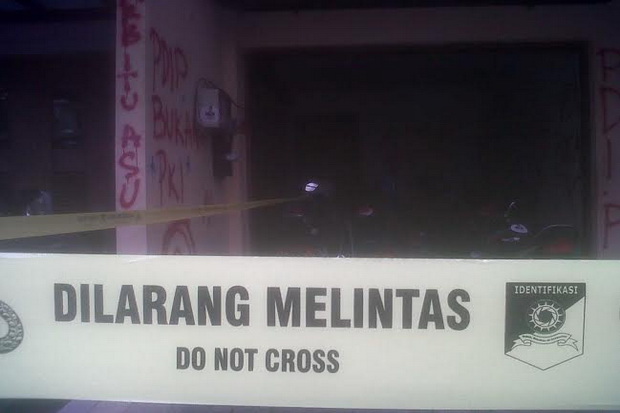 Kantor Biro TV One Dirusak,...